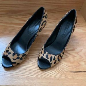 Banana Republic Leopard fur 8 hilly shoes
